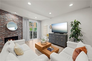18713 Hatteras St Unit 11, Tarzana, CA 91356