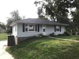 825 Trevillian Dr, Saint Joseph, MO 64507