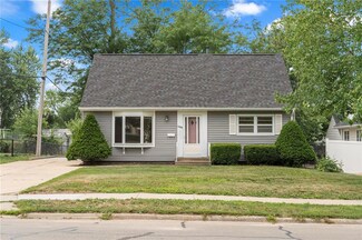 1443 Oakland Rd NE, Cedar Rapids, IA 52402