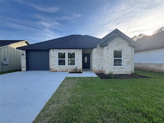 331 Rogers St, McGregor, TX 76657