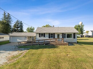 106 E Field St, Secor, IL 61771