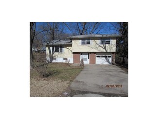 7116 NE 52nd St, Kansas City, MO 64119