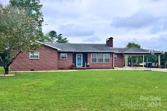 3131 Clarks Chapel Rd, Lenoir, NC 28645