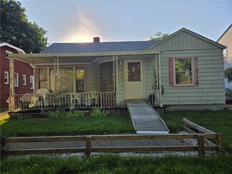 11 East Dr, Decatur, IL 62526