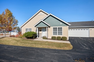 2126 Waterbury Ln E, Sycamore, IL 60178