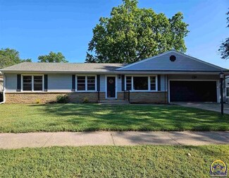 1654 SW Knollwood Dr, Topeka, KS 66611