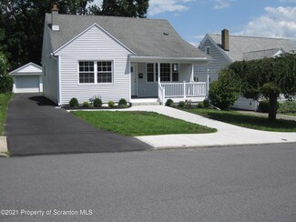 305 Mcclure Ave, Old Forge, PA 18518