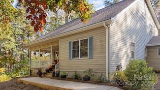390 Hollow Wood Ln, Tryon, NC 28782