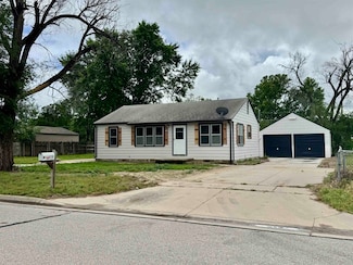 929 W Sunrise Dr, Wichita, KS 67217