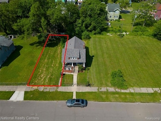 2587 Lenox St, Detroit, MI 48215