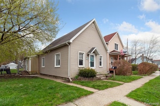 1130 Oak St, Port Huron, MI 48060