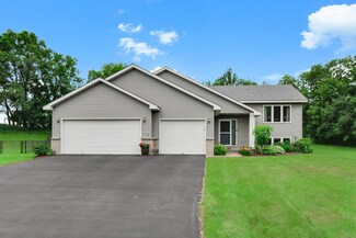 2517 Shannon Ct, Hudson, WI 54016