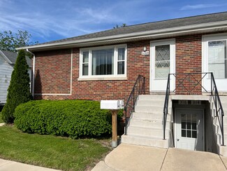 316 & 1/2 N Locust St Unit 316, Sycamore, IL 60178