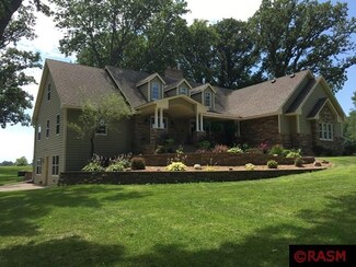 37334 130th St, Blue Earth, MN 56013