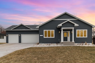 575 Elins Lake Rd SE, Cambridge, MN 55008
