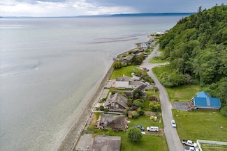 3819 Driftwood Dr, Clinton, WA 98236