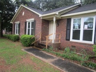 206 Raintree Dr, Albany, GA 31705