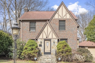33 Beechmont St, Worcester, MA 01609