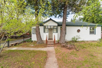979 Lassen Ln, Mount Shasta, CA 96067