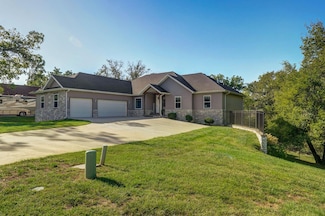 738 Rippling Creek Rd, Nixa, MO 65714