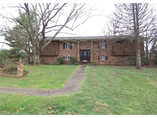 175 2nd Ave E, Ravenswood, WV 26164