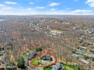 15 Pleasant View Place, Old Greenwich, CT 06870