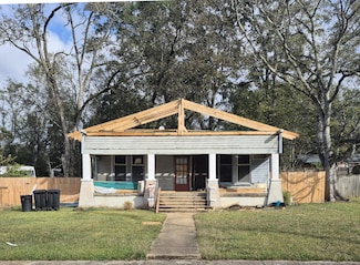 485 E Westbrook St, West Point, MS 39773