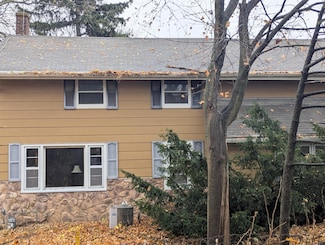 W4975 Birch Rd, Juneau, WI 53039