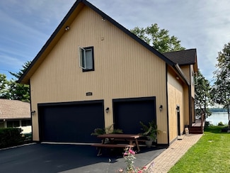 4106 W Lake Shore Dr, Wonder Lake, IL 60097