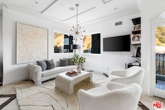 2063 Wattles Dr, Los Angeles, CA 90046