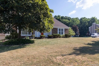 1758 Poppleton Dr, West Bloomfield, MI 48324