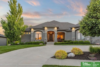 19513 Hamilton St, Elkhorn, NE 68022