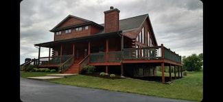 7330 N Crestview Rd, Stillman Valley, IL 61084