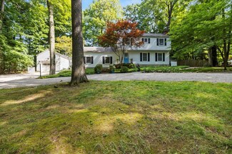 211 E Woodside Dr, Gambier, OH 43022