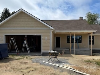 26 Old Oak Dr, Hendersonville, NC 28791