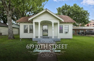 619 10th St, Hempstead, TX 77445