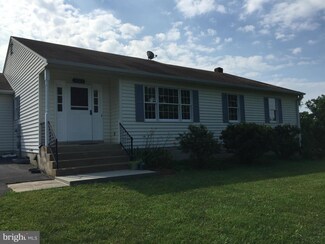 9743 Conde Rd, Marshall, VA 20115