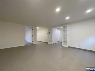 488 Walnut St Unit 1st FL, Ridgefield, NJ 07657