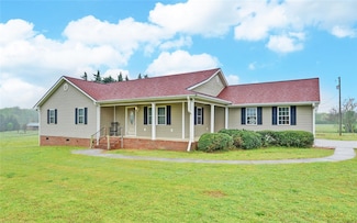 36 Bio Ln, Hartwell, GA 30643