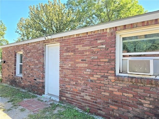 538 E 6th St, Cherryvale, KS 67335