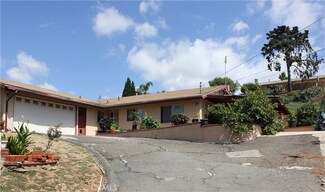 637 Galaxy Dr, Vista, CA 92083