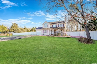 6 13th St, Selden, NY 11784