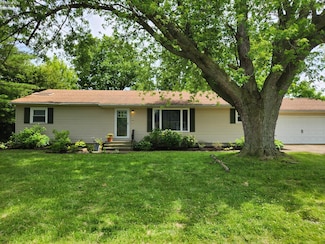 410 Meadow Ln, Sandusky, OH 44870