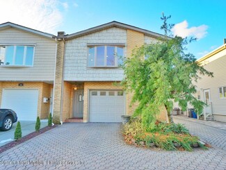 26 Bowling Green Place, Staten Island, NY 10314