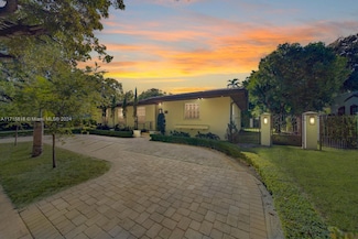 800 Valencia Ave, Coral Gables, FL 33134