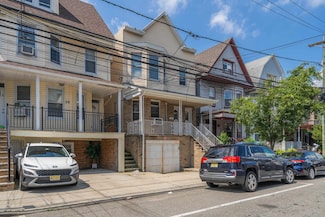 61 46th St, Weehawken, NJ 07086