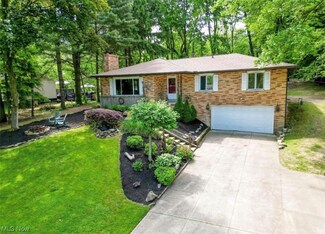 576 Valley Crest Dr, Akron, OH 44319