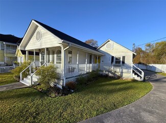 316 Vinsonia St, La Porte, TX 77571
