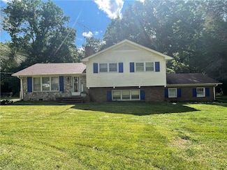 1308 Youngs Mill Rd, Greensboro, NC 27405