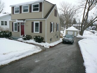 3216 Midway Dr, Island Lake, IL 60042
